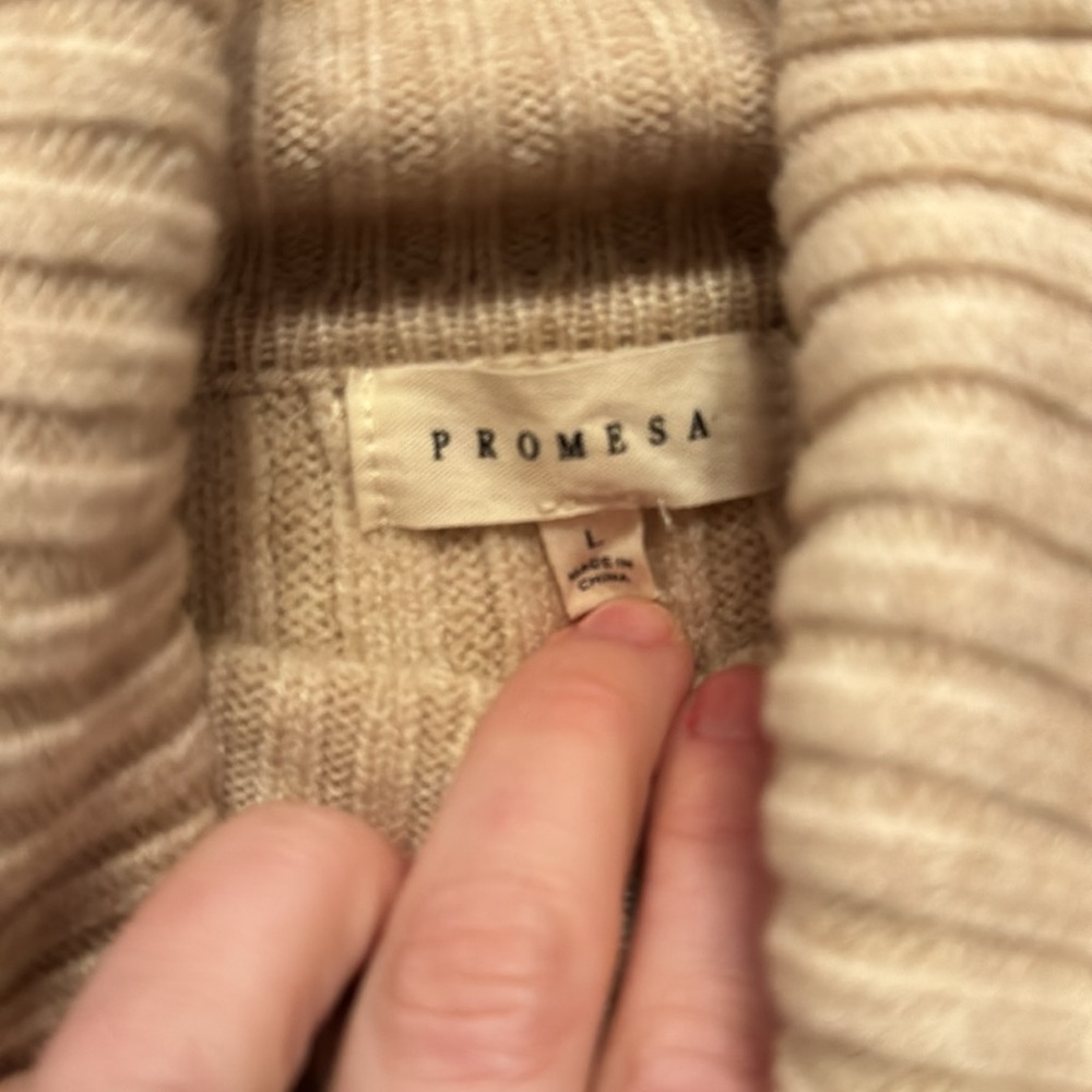 Cropped Sweater - Picture 3 of 3